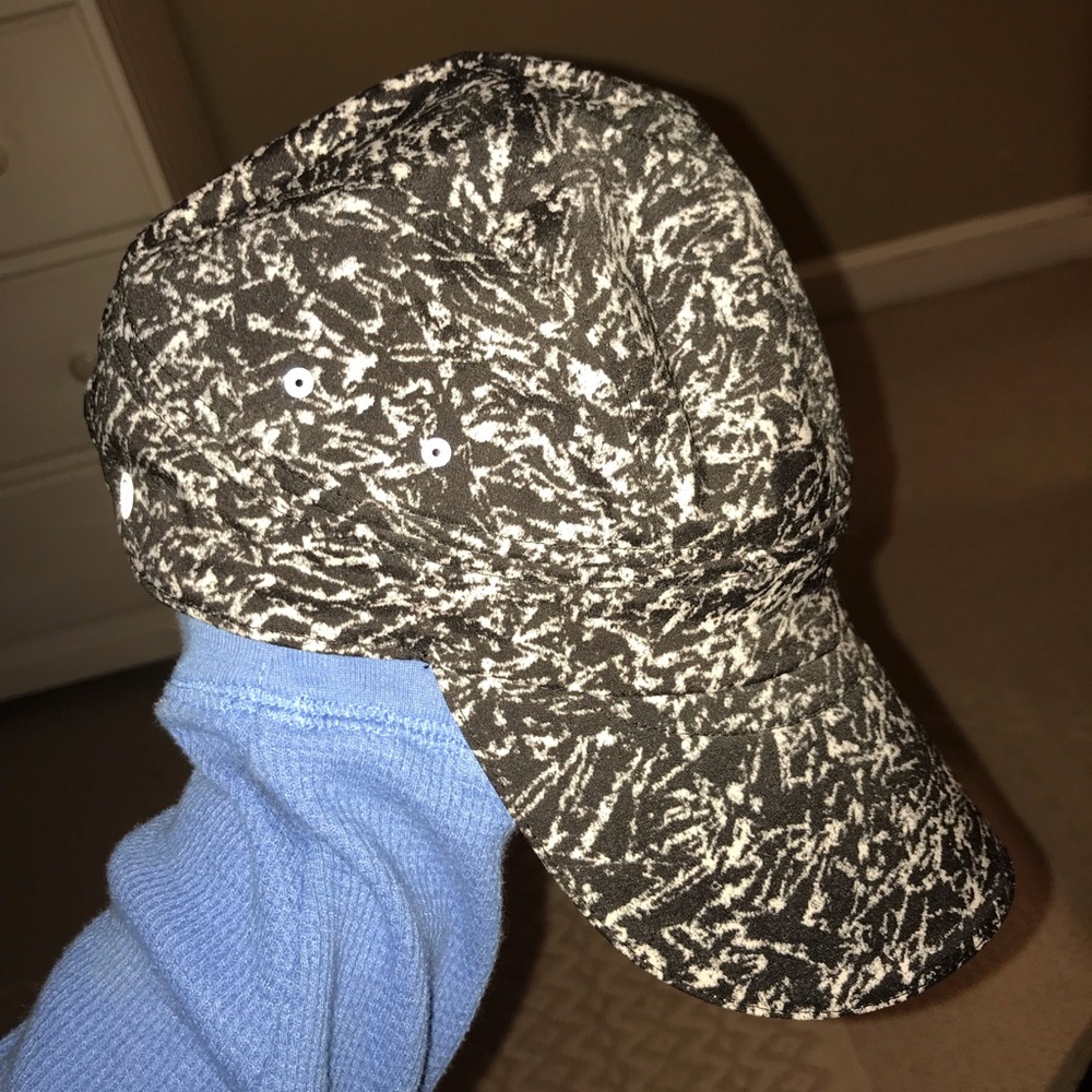 LULULEMON HAT